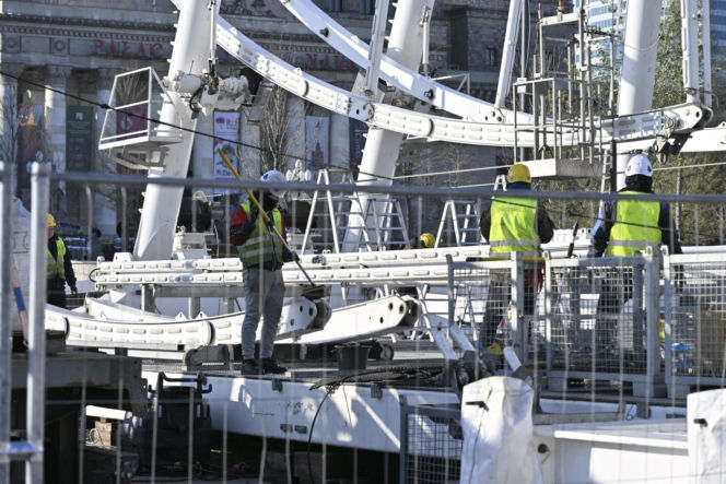 Dziwny obiekt w centrum Warszawy. Co tu powstaje? Stolica już stroi się na Boże Narodzenie!