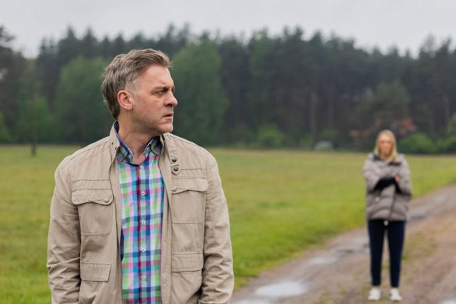 Pierwsza miłość, odcinek 4261: Wielka radość Sylwestra Kulasa przerodzi się w panikę. Wszystko przez znalezisko w śmietniku - ZDJĘCIA