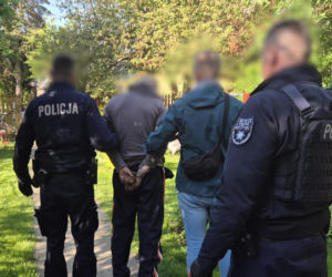 Krwawy atak rozbitą butelką. Mężczyzna zaatakował partnera swojej byłej dziewczyny