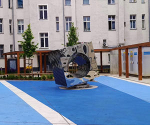 Nowa rzeźba i ogród we wnętrzu Kwartału 36