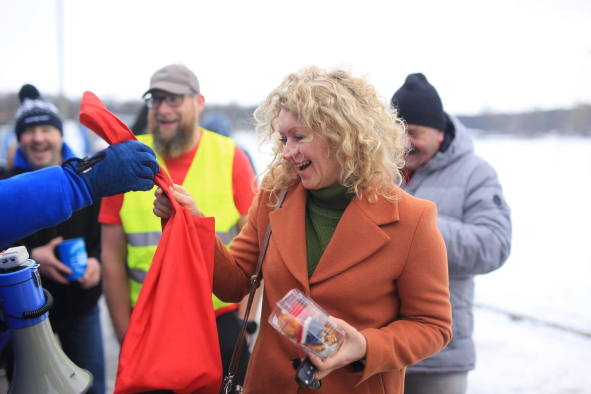 „Lodowata krew z gorących serc”. Lubelskie morsy morsują i pomagają!