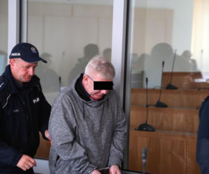 Ksiądz Mirosław porąbał siekierą i podpalił starego znajomego?! W sądzie szok: mam dziecko