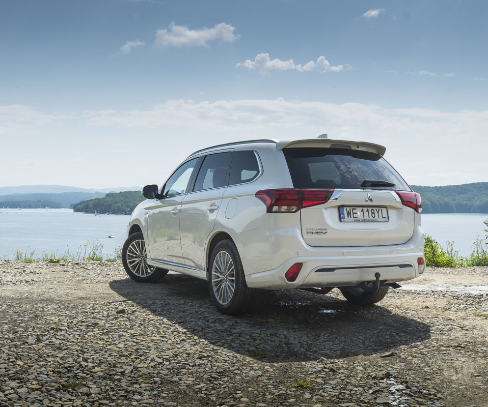 Mitsubishi Outlander PHEV 224 KM Instyle Plus 4WD S-AWC