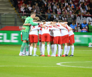Anna Lewandowska z teściową i jej partnerem na meczu Polska - Bośnia