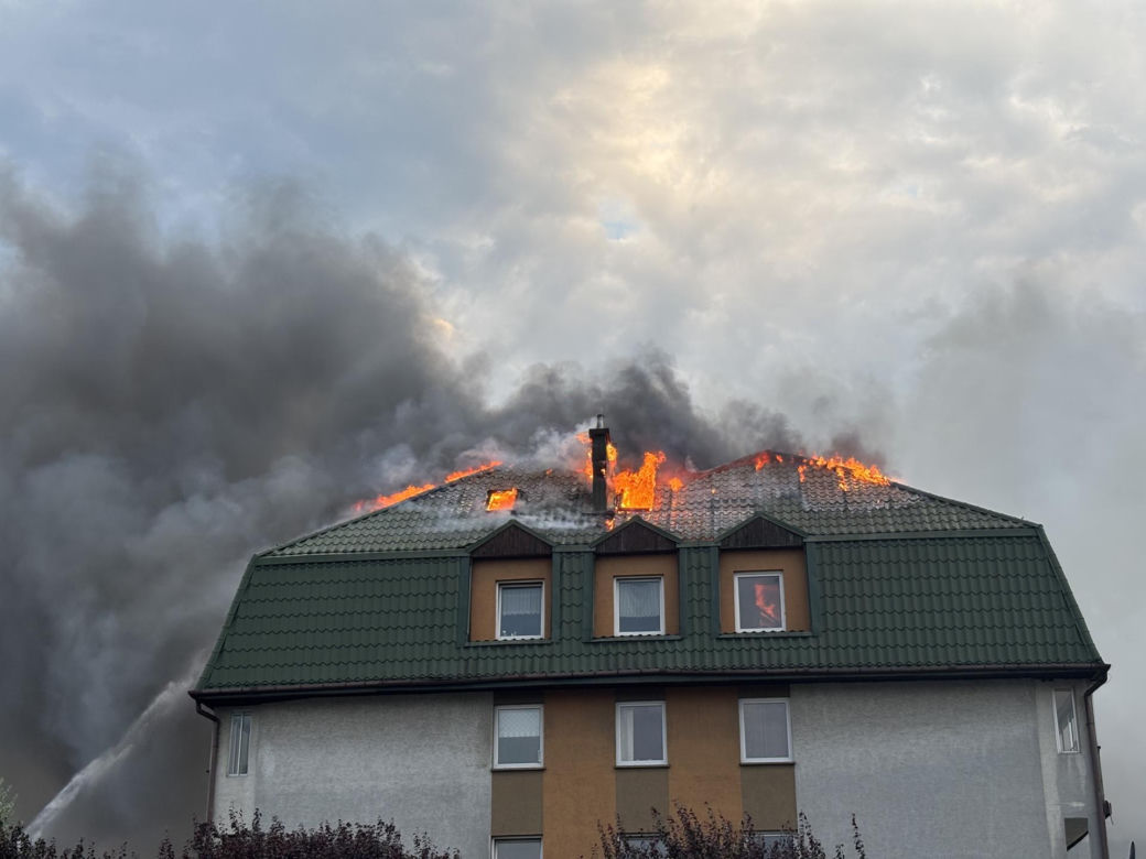 Pożar bloku mieszkalnego w Ząbkach