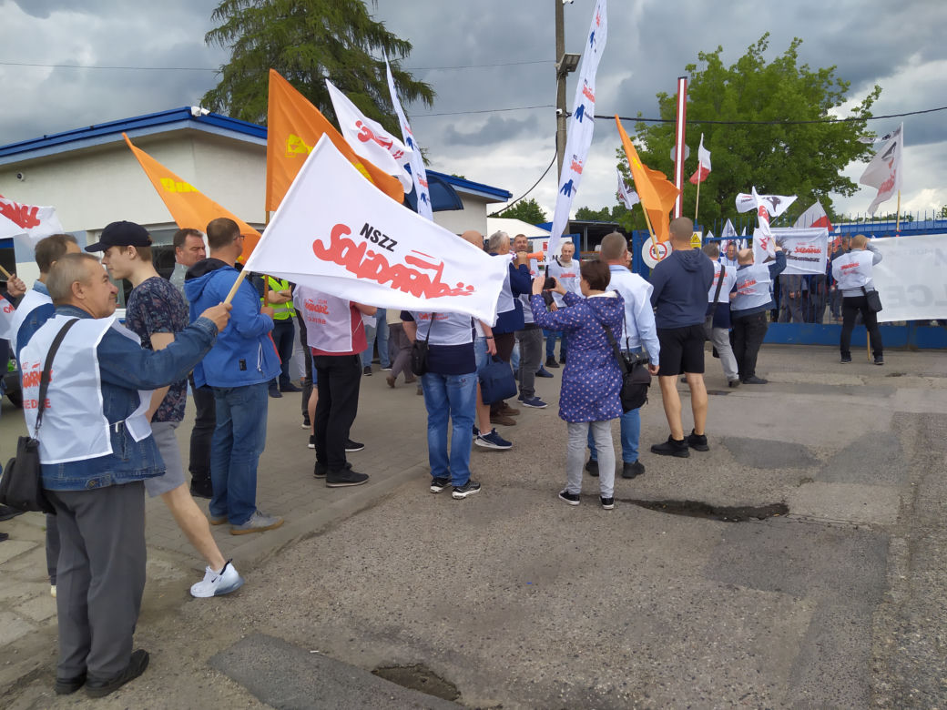 Trwa strajk generalny w Altrad Mostostal. Protestujących poparli związkowcy z Mostostalu Siedlce - zobacz zdjęcia!