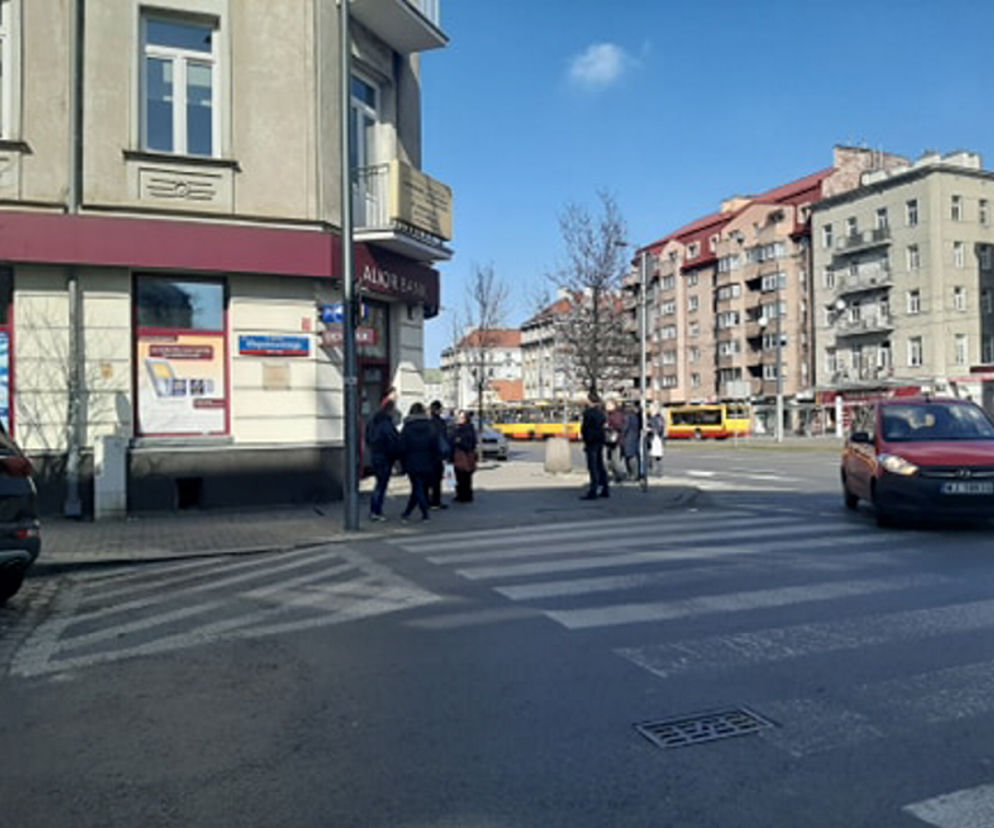 Mieszkańcy w panice wypłacają pieniądze z banków