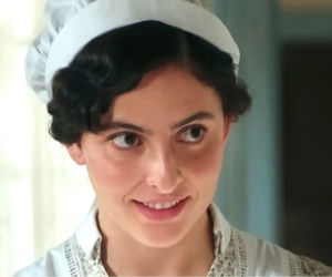 Vera z Dziedzictwa podszywa się pod jedną z pokojówek