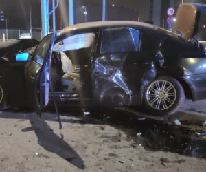 Potworne zderzenie toyoty z BMW w Piasecznie. Pogotowie zabrało rannego