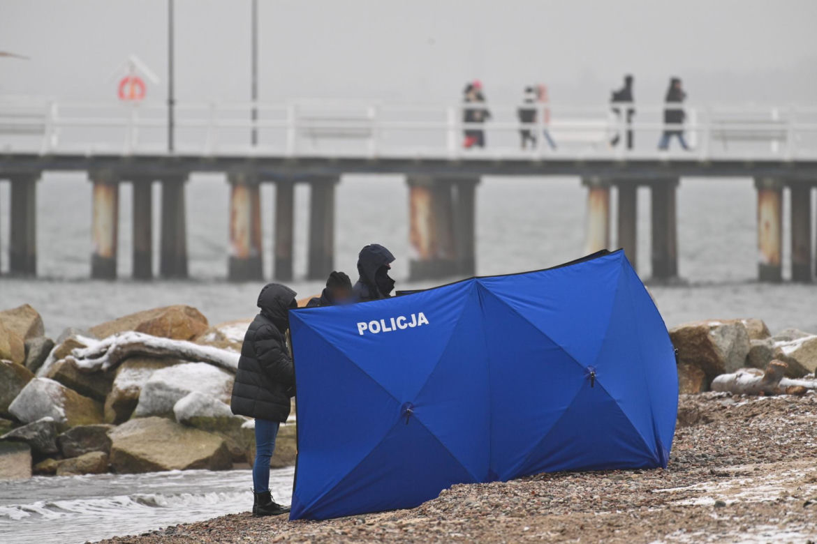 Na plaży w Gdyni znaleziono zwłoki kobiety