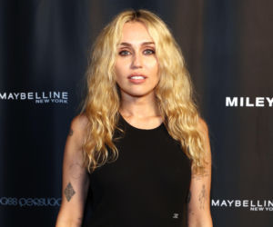 Zjawiskowy makijaż Miley Cyrus na premierze albumu „Bass Persuades”. Jak uzyskać taki efekt? 