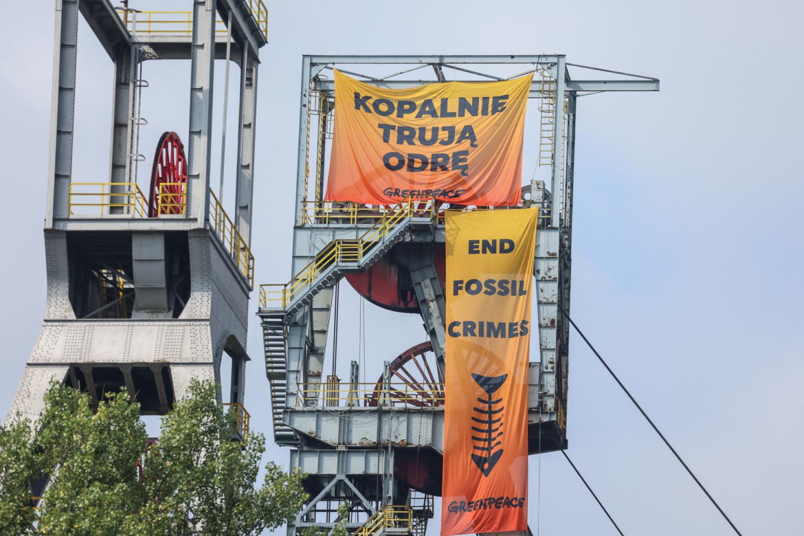 Przywiązali się do szybu kopalni Bielszowice. PGG: to zagrożenie dla życia i zdrowia wielu osób