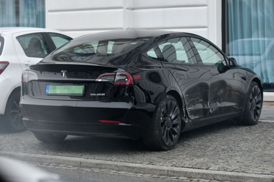  Agnieszka Woźniak Starak i uszkodzone auto