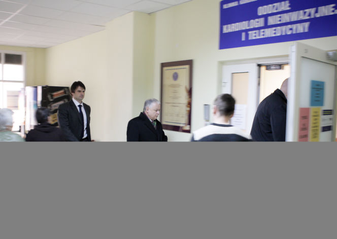 Kaczyńscy na zmianę czuwali przy mamie