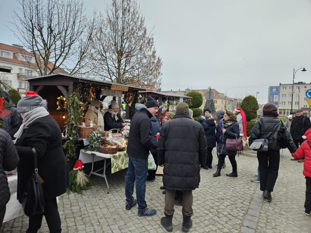 Jarmark Świąteczny w Biskupcu. Na scenie wystąpił zespół Arka Noego [ZDJĘCIA]