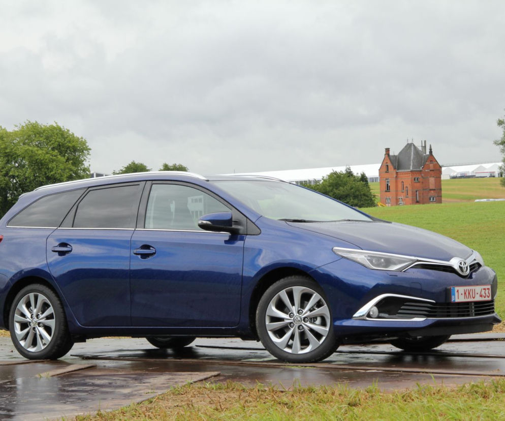Toyota Auris Touring Sports lifting