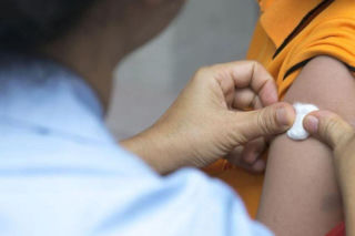 Koniec mitu antyszczepionkowców. GIS podaje twarde liczby. Propaganda antyszczepionkowców to nieprawda