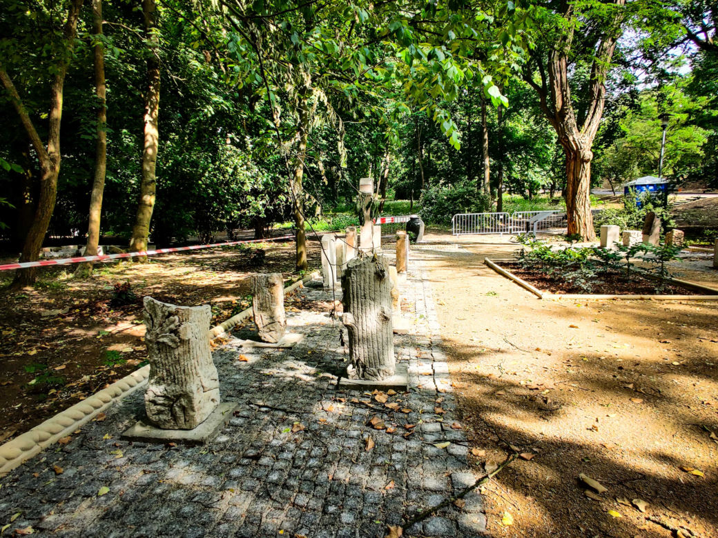 Lapidarium w parku Chopina