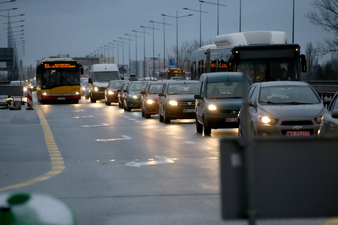 Slalom na Trasie Łazienkowskiej. Trwa remont wiaduktów