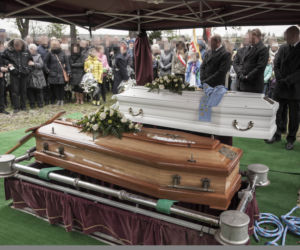 Pogrzeb ofiar zawalonej kamienicy w Świebodzicach 