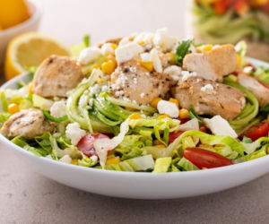 Zniknie nim wybije północ. Ta sałatka to hit każdej imprezy sylwestrowej