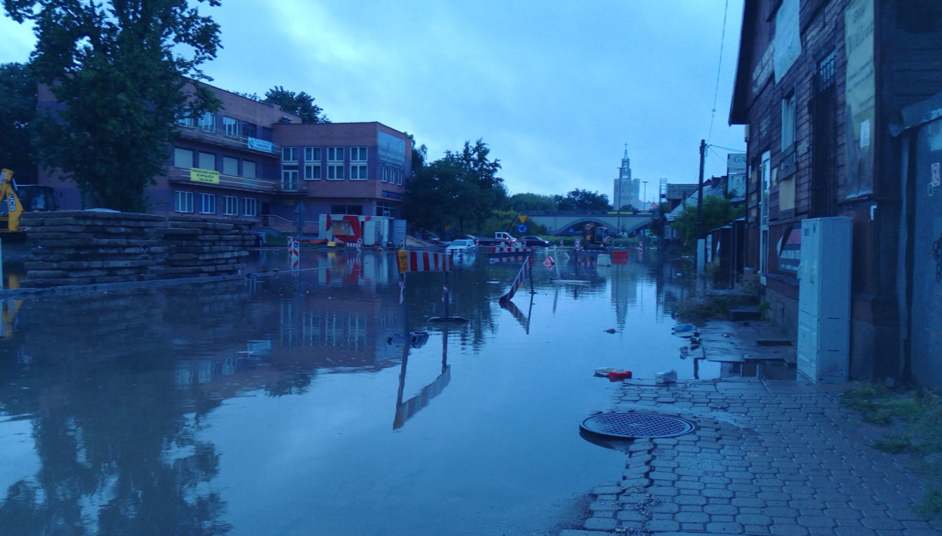 Ulewa nad miastem. Deszcz znowu zalał Białystok 21.08.2019