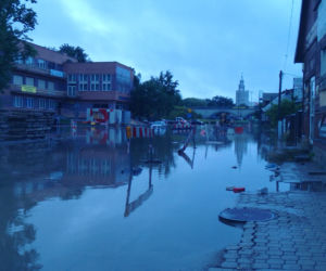 Ulewa nad miastem. Deszcz znowu zalał Białystok 21.08.2019