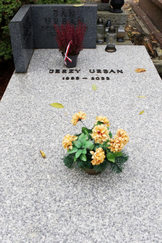 Tak wyglądają groby Jerzego Urbana i jego żony Małgorzaty