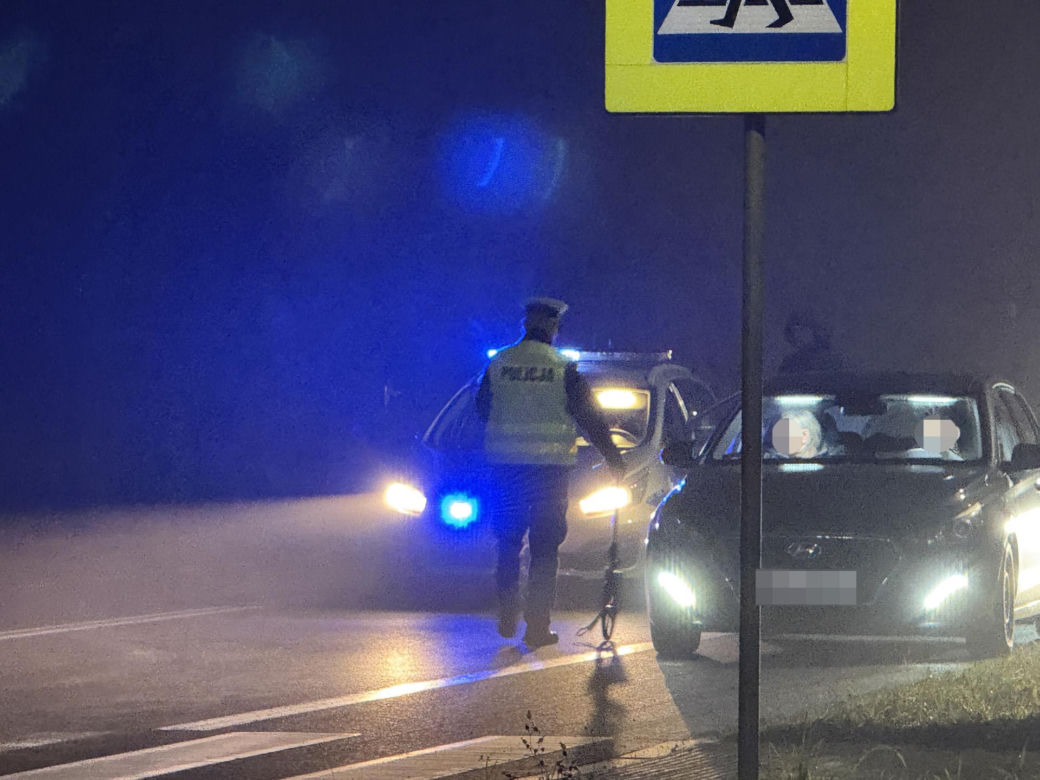 Potrącił kobietę na pasach w Ołtarzewie i uciekł. Miesiąc później oddał się w ręce policji