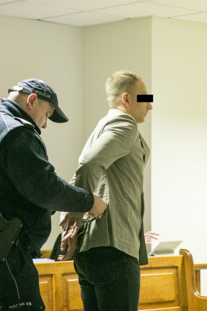 Doprowadzili Dariusza K na proces dilera gwiazd