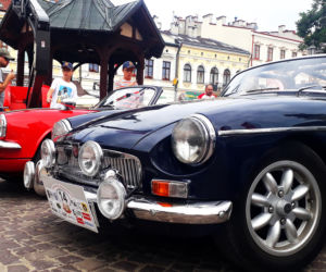 XX Podkarpacki Rajd Pojazdów Zabytkowych - konkurs elegancji na Rynku w Rzeszowie