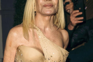 Nowa twarz Donatelli Versace! Zobacz, jak wygląda 71-letnia królowa operacji plastycznych