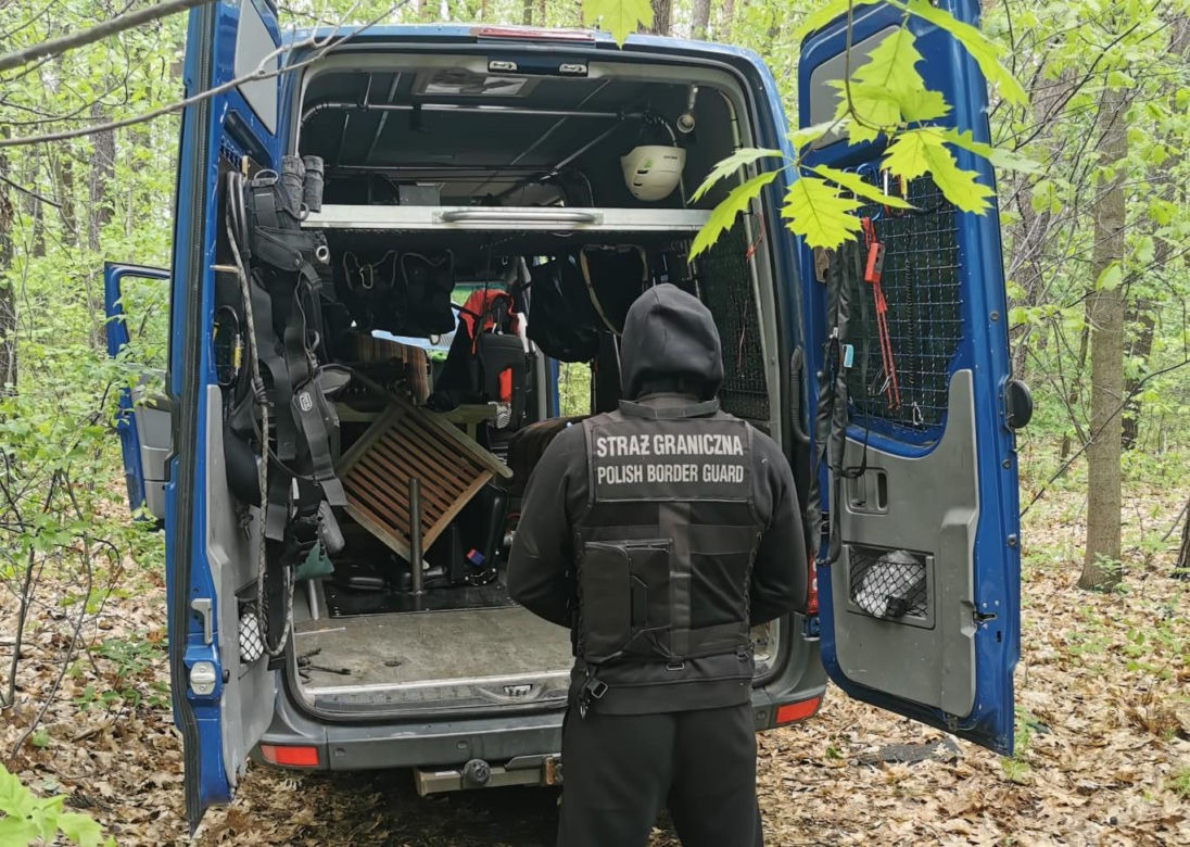 Pogranicznicy zatrzymali skradzionego Mercedesa
