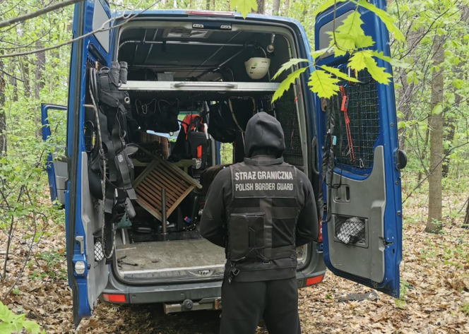 Pogranicznicy zatrzymali skradzionego Mercedesa