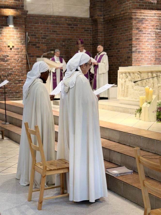 Spędzili 42 godziny na modlitwie w Warszawie. Powód może szokować