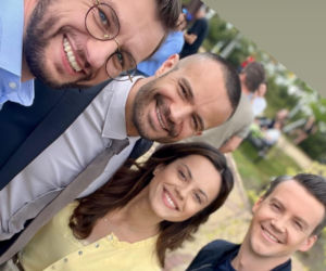 M jak miłość po wakacjach. Jakub Karski (Krzysztof Kwiatkowski), Mariusz (Mateusz Mosiewicz), Kasia (Paulina Lasota), Aleksander Sowiński (Mikołaj Krawczyk) na planie