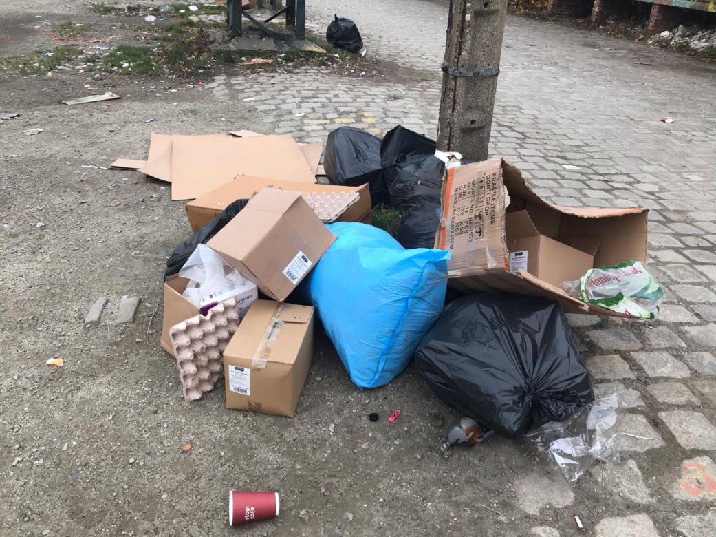 Śmieci na targowisku "Świebodzki"