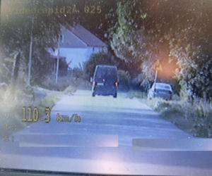 24-latek pędził 110 km/h w Gwoźnicy Górnej i bez pasów. Stracił prawo jazdy