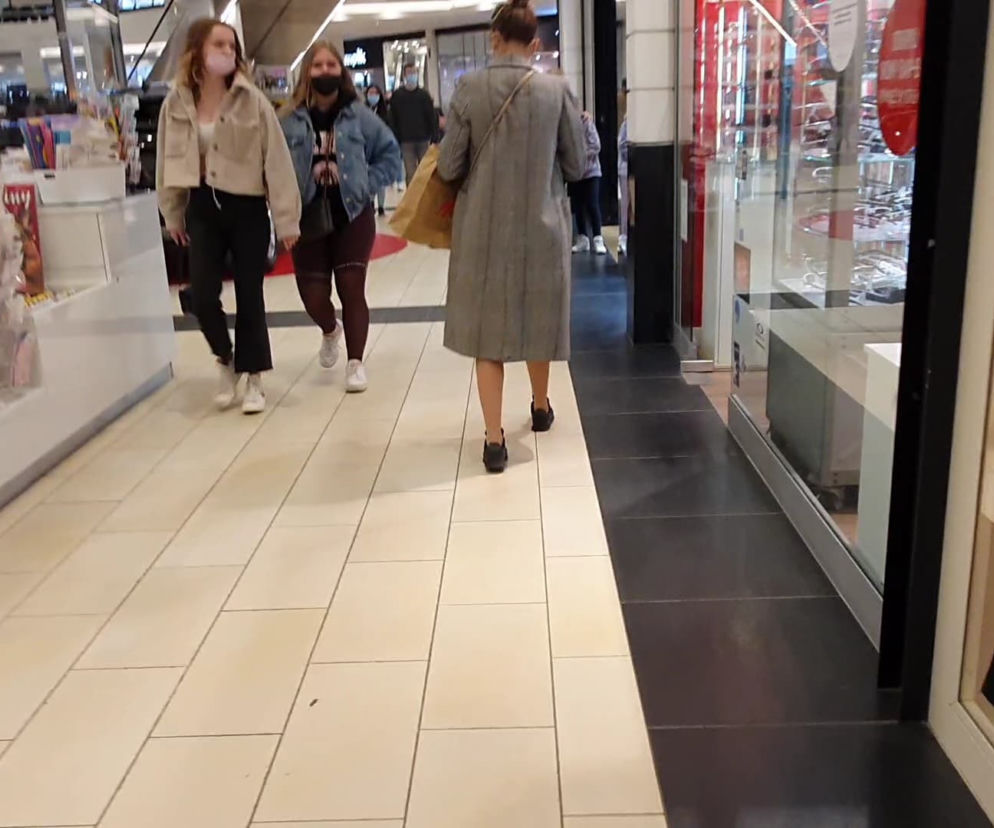 Od 4 maja kolejne luzowanie obostrzeń. Tłumy w centrach handlowych we Wrocławiu [ZDJĘCIA]