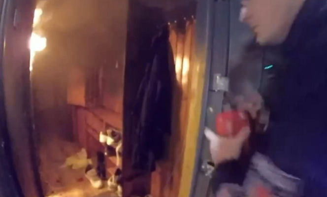 Łódź. Pożar mieszkania przy ul. Kusocińskiego. 27-latka z dzieckiem uwięzieni na balkonie [ZDJĘCIA]