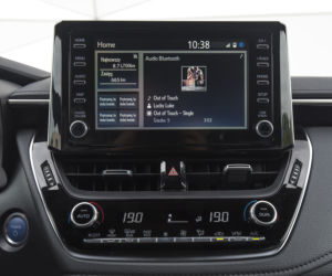 Toyota Corolla GR Sport 2.0 Hybrid Dynamic Force 184 KM e-CVT vs. Volkswagen Golf 8 1.5 eTSI 150 KM Style DSG7