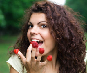 Czy alergik może jeść maliny? Ten objaw w ustach to pierwszy sygnał