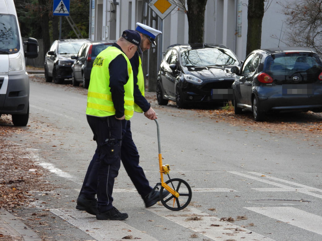 Dziewczynki potrącone na przejściu