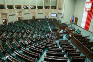 Prezydium Sejmu przegłosowało utajnienie punktu obrad. Premier przedstawi pilną informację