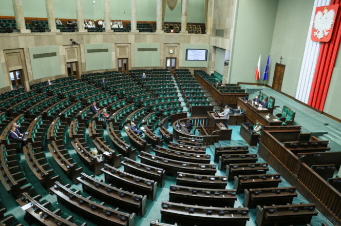 KO rośnie, a ugrupowanie Brauna zaskakuje. Ten sondaż to polityczna rewolucja [NOWE …