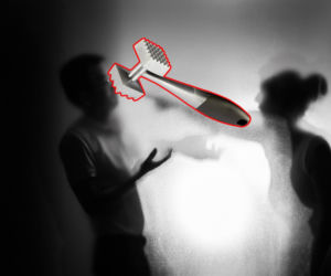 Żona biła go młotkiem, wałkiem i tłuczkiem do mięsa. Gehenna trwała latami