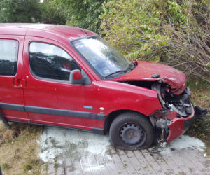 O krok od tragedii na ul. Kolbego! Auto przeleciało przez barierki!