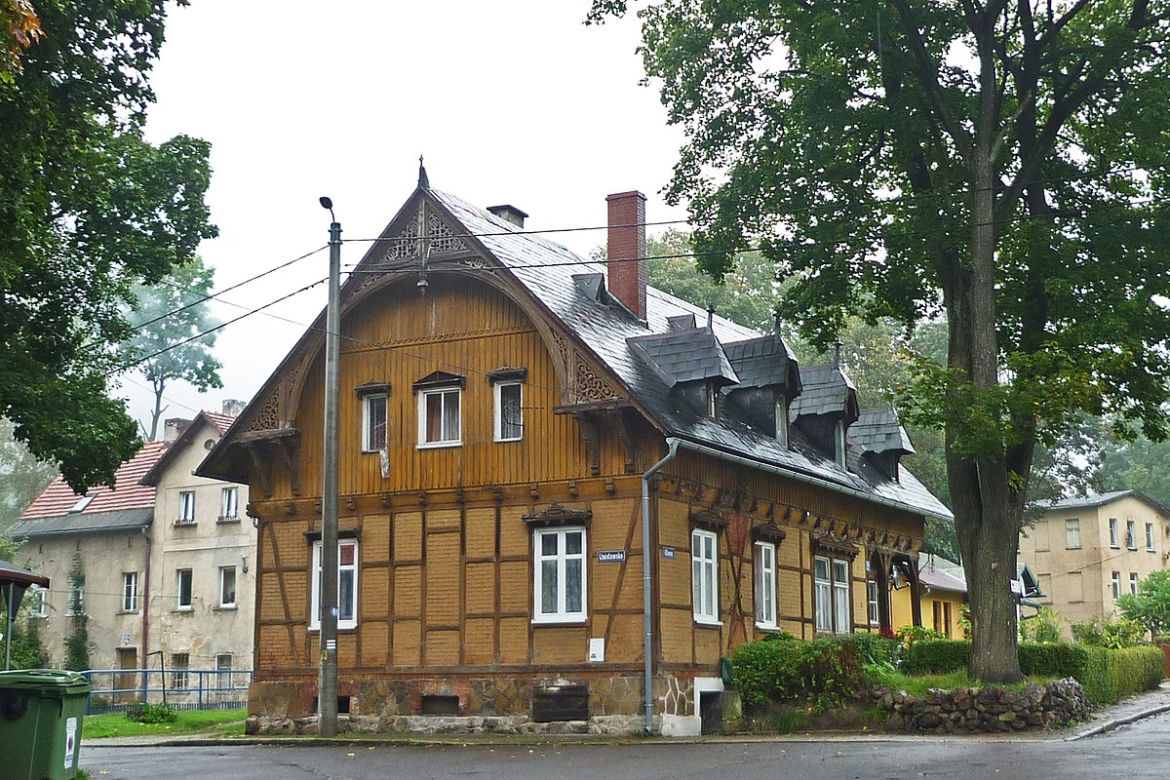 Nie tylko Zalipie. 9 urzekających polskich wsi - jedna z nich trafiła do powieści Olgi Tokarczuk
