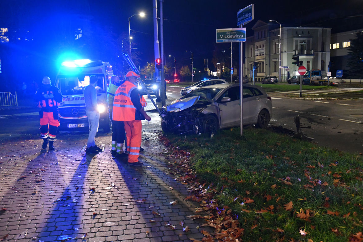 Szczecin: Wypadek karetki pogotowia.