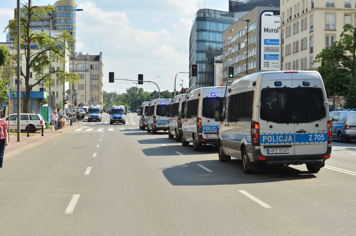 Parada Równości 2021 w Warszawie: ogromne siły policji w centrum miasta	